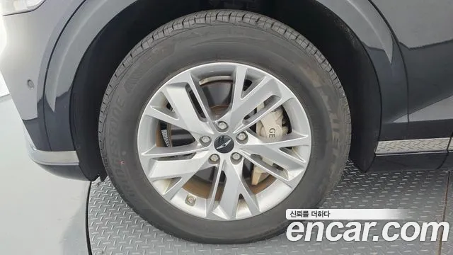 Genesis GV70 — Фото автомобиля 5
