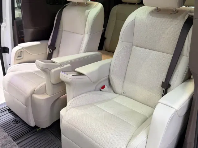 Li Auto MEGA — Фото автомобиля 9