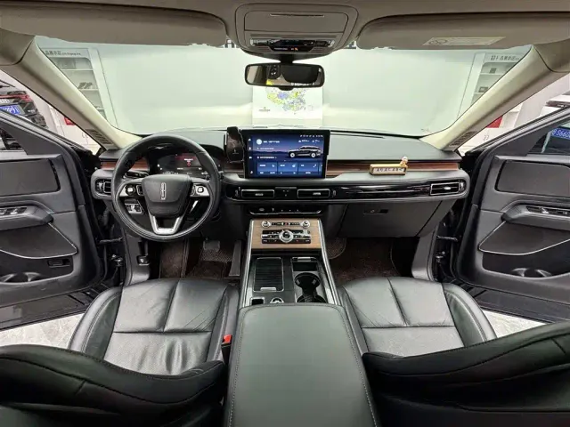 Lincoln Aviator — Фото автомобиля 12