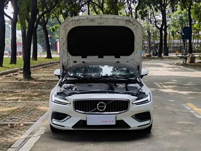 Volvo S60 Plug-in Hybrid — Фото автомобиля 9