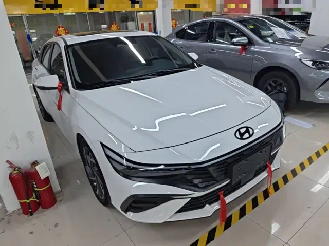Hyundai Elantra — Фото автомобиля 3