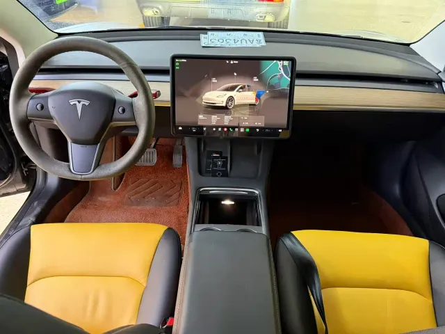 Tesla Model 3 — Фото автомобиля 7