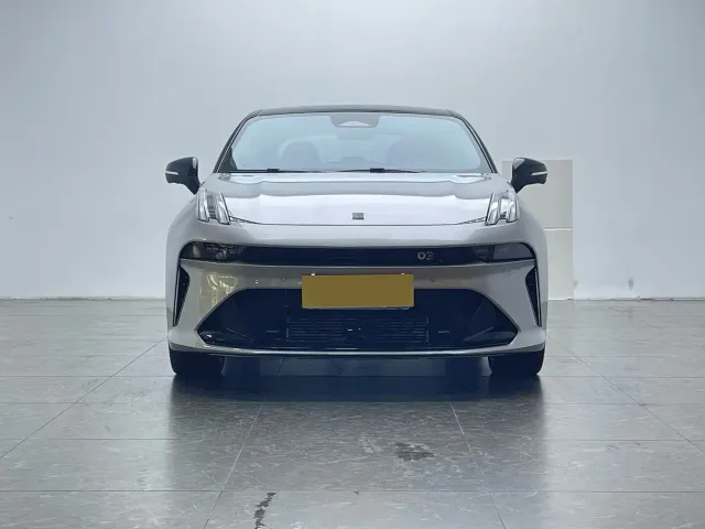 Lynk & Co 03 — Фото автомобиля 2