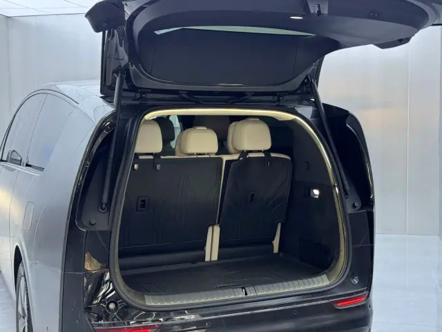 Li Auto MEGA — Фото автомобиля 22