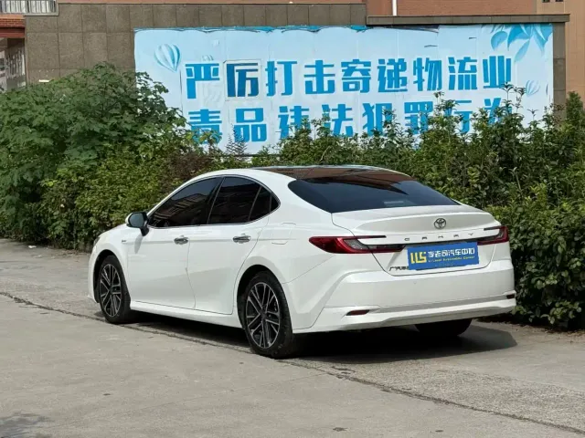 Toyota Camry — Фото автомобиля 3