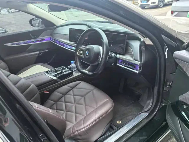 BMW 7 Series — Фото автомобиля 5