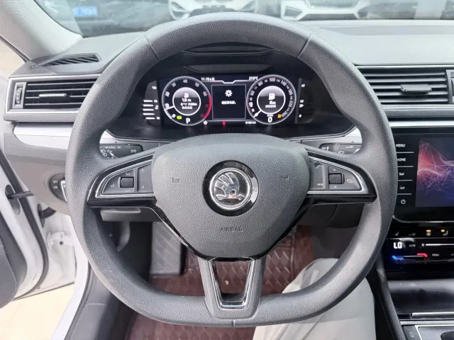 Skoda Superb — Фото автомобиля 10