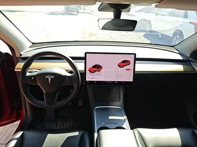 Tesla Model Y — Фото автомобиля 9