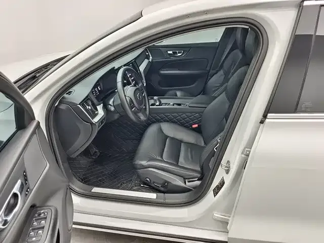 Volvo Volvo S60 2022 B4 Smart Comfort Luxury Edition — Фото автомобиля 13