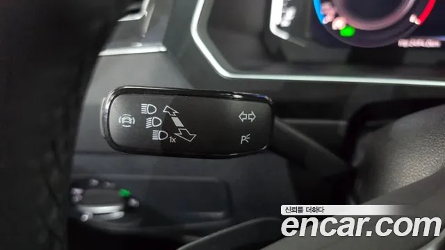 Volkswagen Tiguan Tiguan 2 поколение 2.0 TDI Premium — Фото автомобиля 20