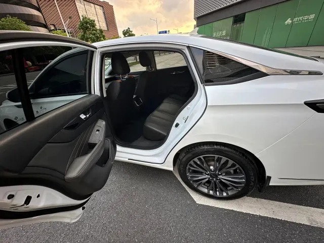 Dongfeng Yixuan MAX — Фото автомобиля 16
