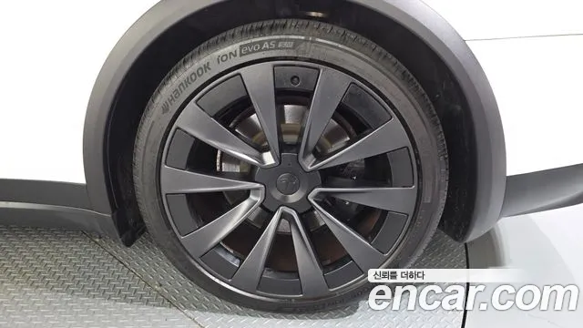 Tesla Model X — Фото автомобиля 20