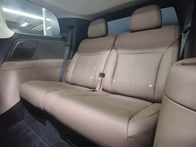 Li Auto i8 — Фото автомобиля 8