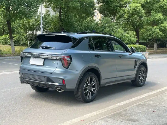 Lynk & Co 01 — Фото автомобиля 8