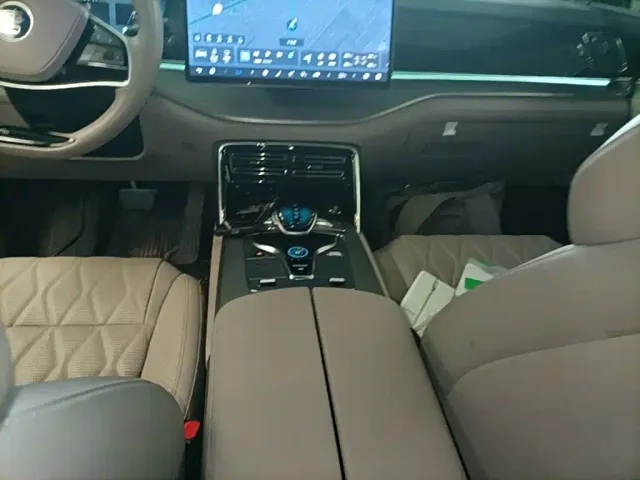 BYD Tang — Фото автомобиля 13