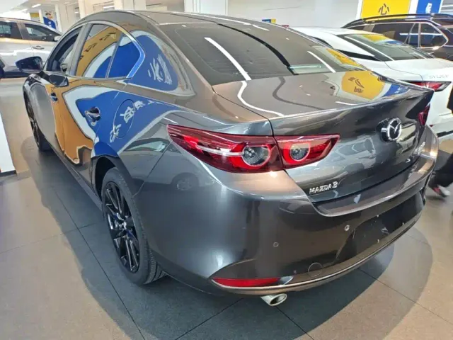 Mazda Axela — Фото автомобиля 4