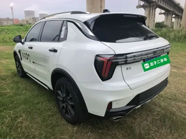 Lynk & Co 01 — Фото автомобиля 4