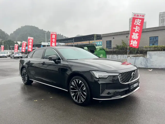 Volvo S90 — Фото автомобиля 3