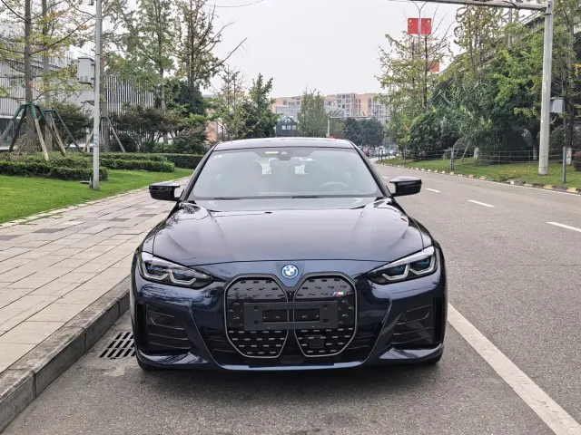 BMW i4 M50 — Фото автомобиля 2