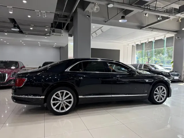 Bentley Flying Spur 2021 4.0T V8 Standard Version — Фото автомобиля 4