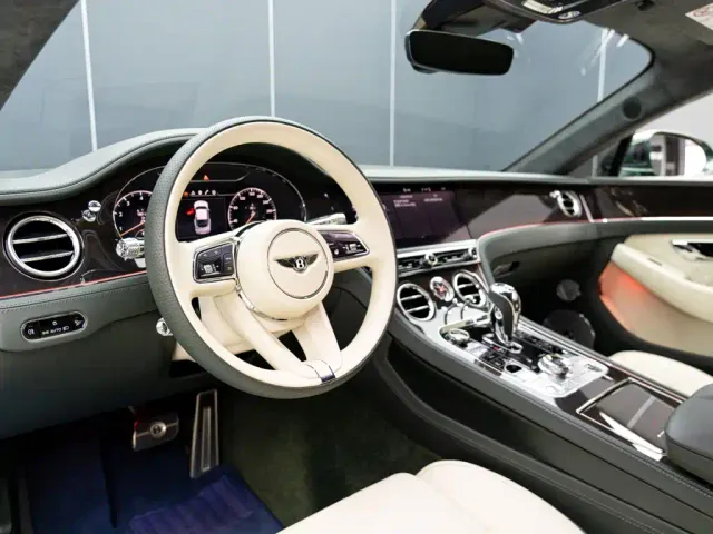 Bentley Continental — Фото автомобиля 11