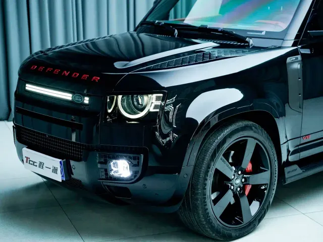Land Rover Defender — Фото автомобиля 2