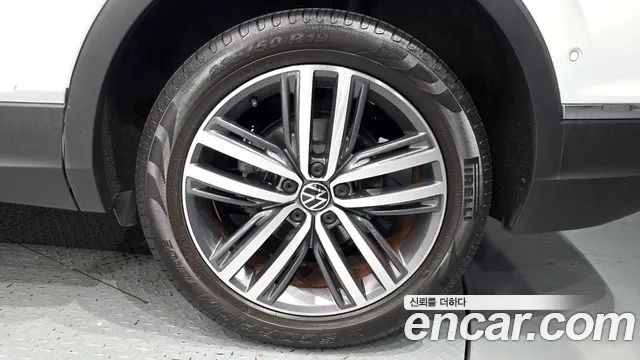 Volkswagen Tiguan — Фото автомобиля 6