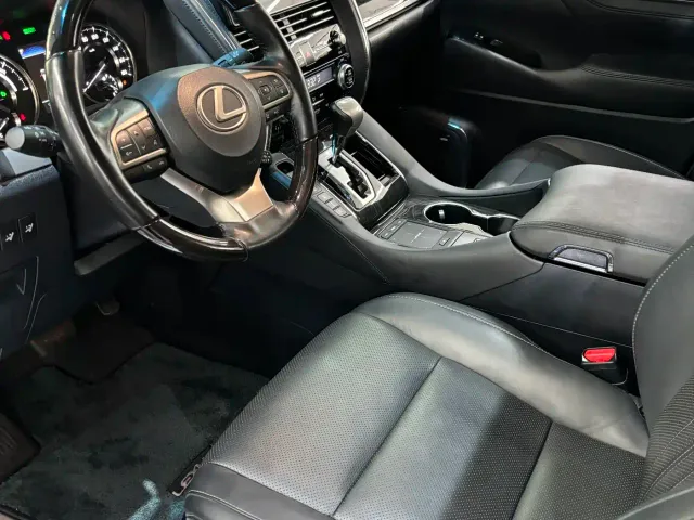 Lexus LM — Фото автомобиля 8