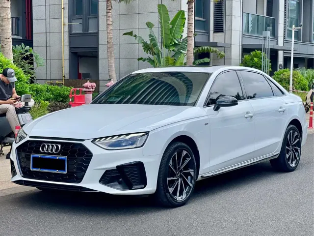 Фотография автомобиля — Audi A4L