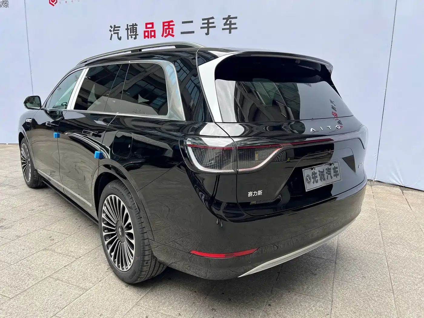 AITO Wenjie AITO M9 2024 Range Extender Max Edition 42kWh 6-seater — Фото автомобиля 6
