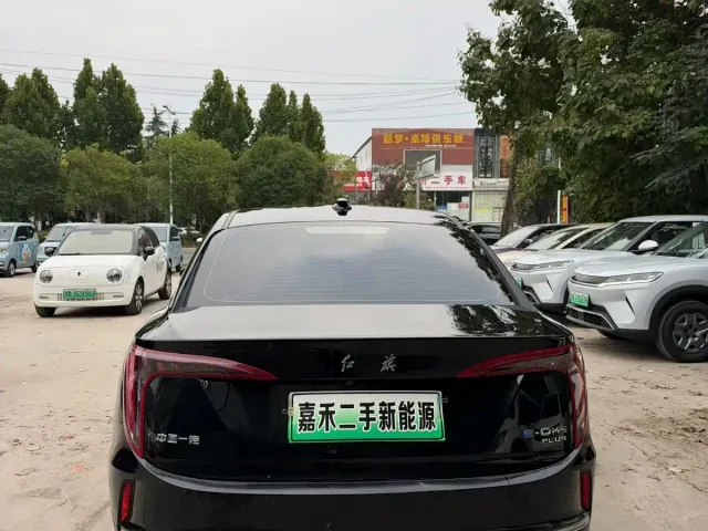 Hongqi E-QM5 — Фото автомобиля 4