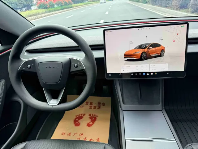 Tesla Model 3 — Фото автомобиля 15