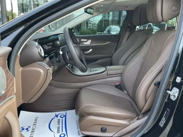 Mercedes-Benz E-Class — Фото автомобиля 6