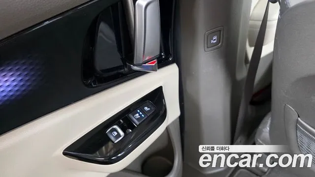 Kia Carnival Generation 4 — Фото автомобиля 18