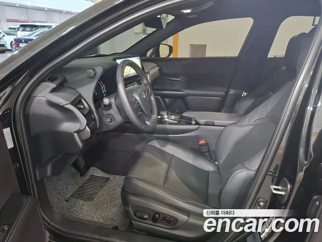 Lexus UX — Фото автомобиля 9