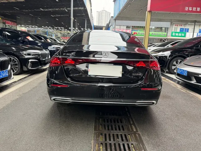 Mercedes-Benz E-Class — Фото автомобиля 5