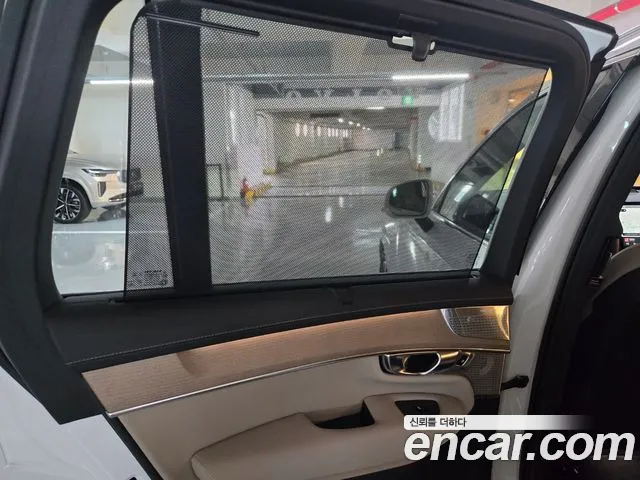 Volvo XC90 — Фото автомобиля 19