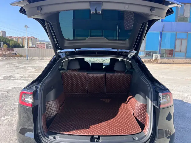 Tesla Model Y — Фото автомобиля 15