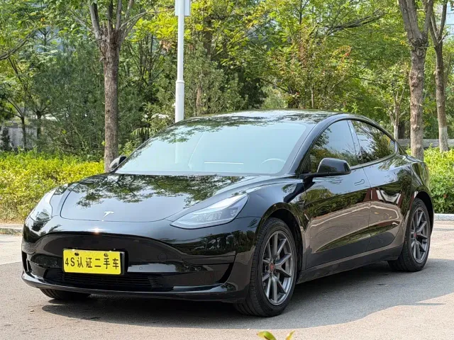 Фотография автомобиля — Tesla Model 3