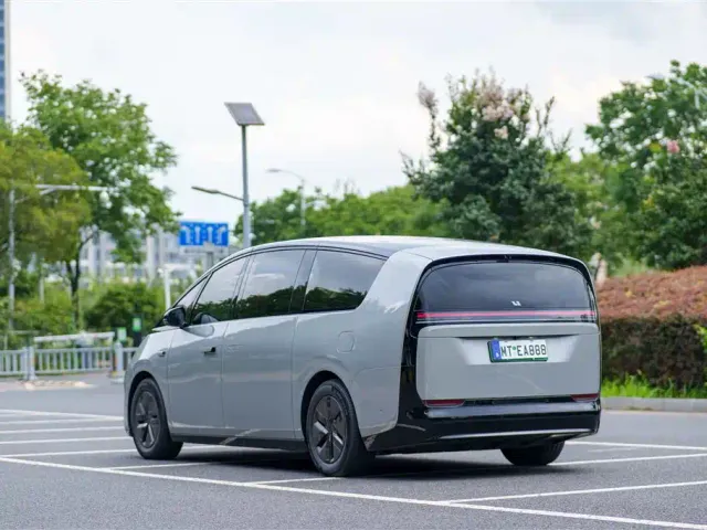 Li Auto MEGA — Фото автомобиля 4