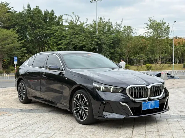 BMW 5 Series — Фото автомобиля 3