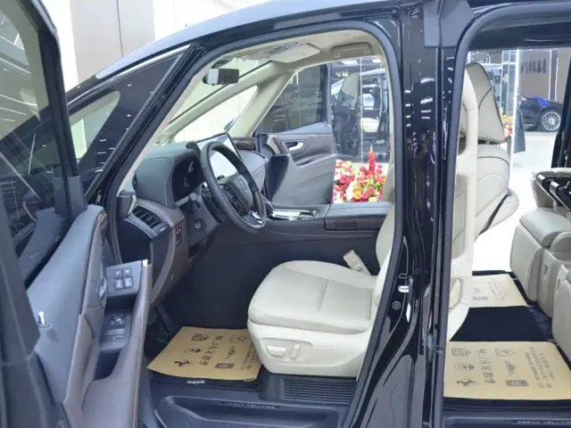 Toyota Vellfire — Фото автомобиля 4