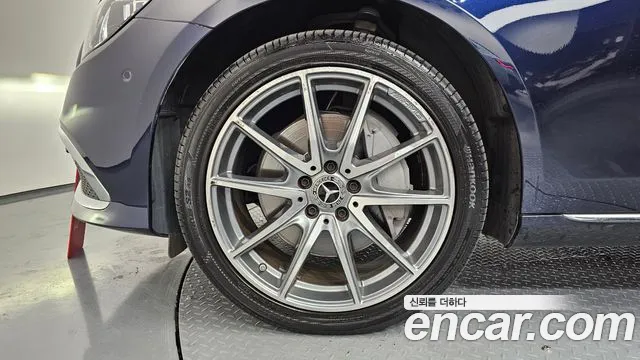 Mercedes-Benz E-Class — Фото автомобиля 5