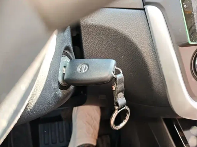 Nissan Tiida — Фото автомобиля 8