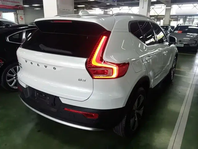 Volvo XC40 — Фото автомобиля 6