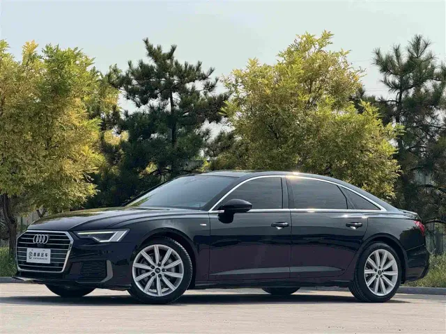 Фотография автомобиля — Audi A6L