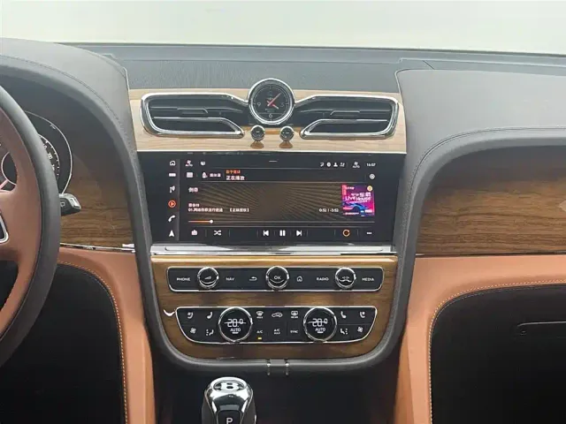 Bentley Bentayga — Фото автомобиля 13