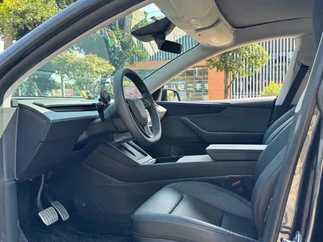 Tesla Model Y — Фото автомобиля 19