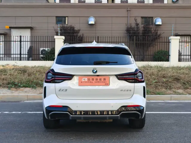 BMW iX3 — Фото автомобиля 4