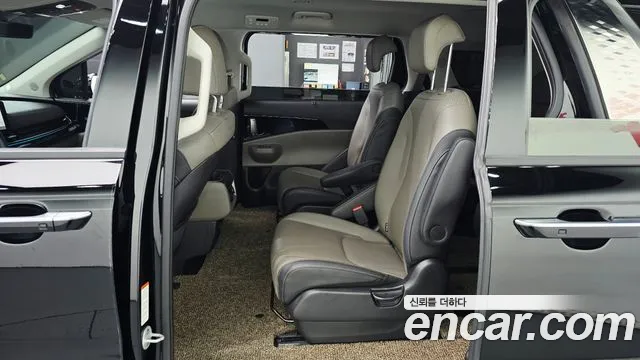 Kia Carnival Generation 4 — Фото автомобиля 17